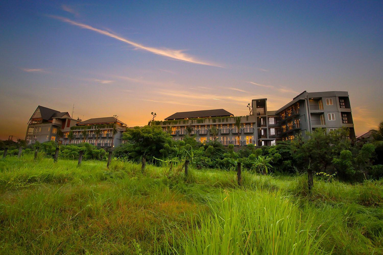 Frii Bali Echo Beach Hotel Canggu  Exterior photo